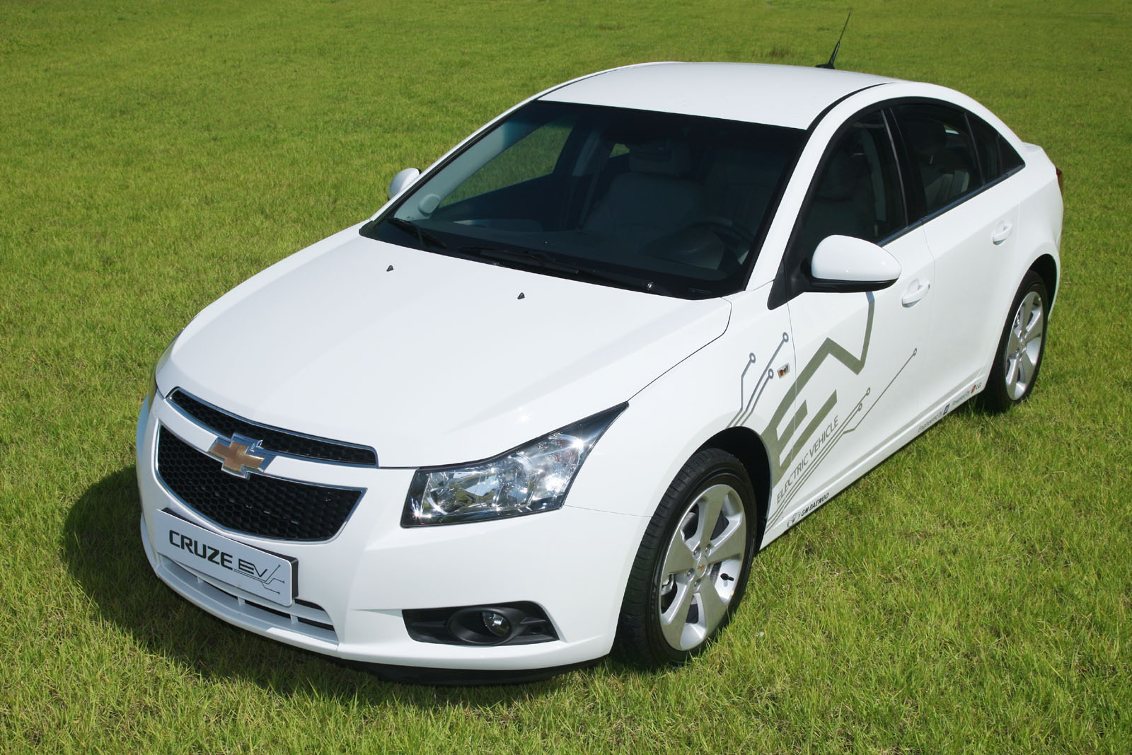 Chevrolet Cruze - технические характеристики, описание, фотографии.