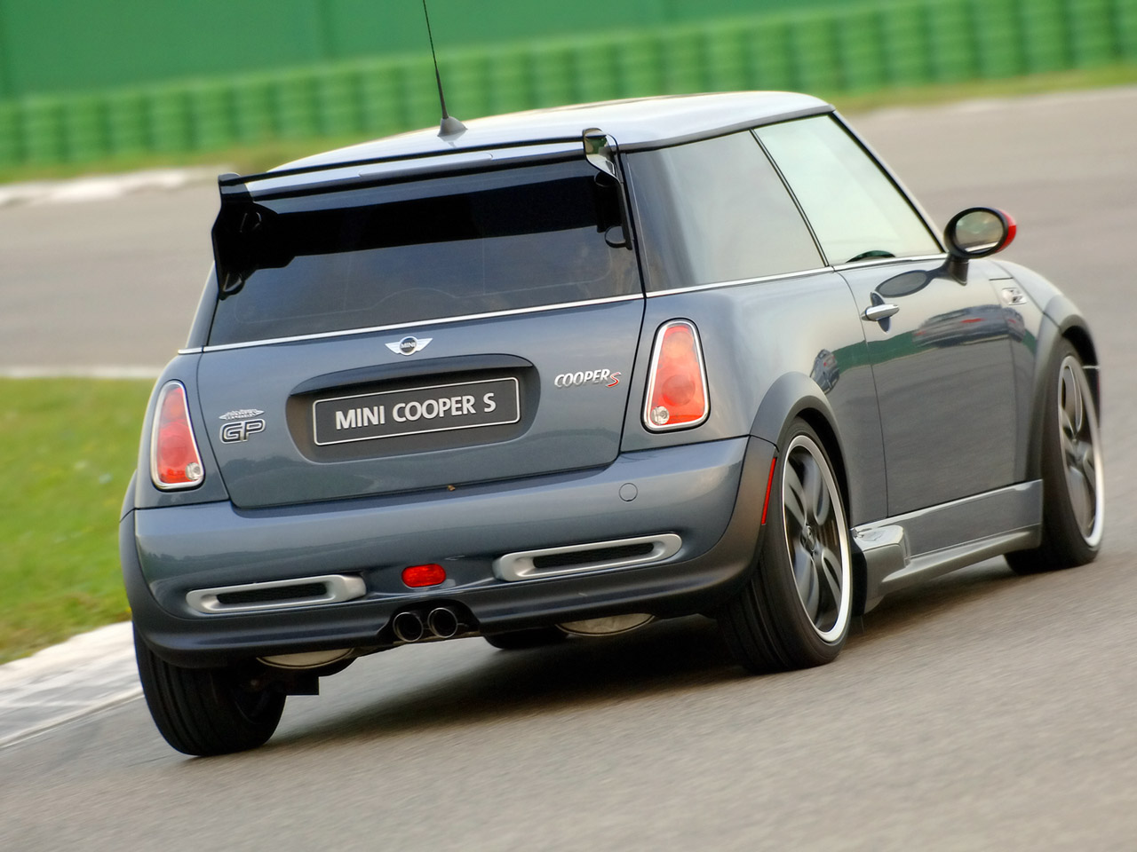 MINI Cooper S JCW GP 2006 - технические характеристики, описание,  фотографии.